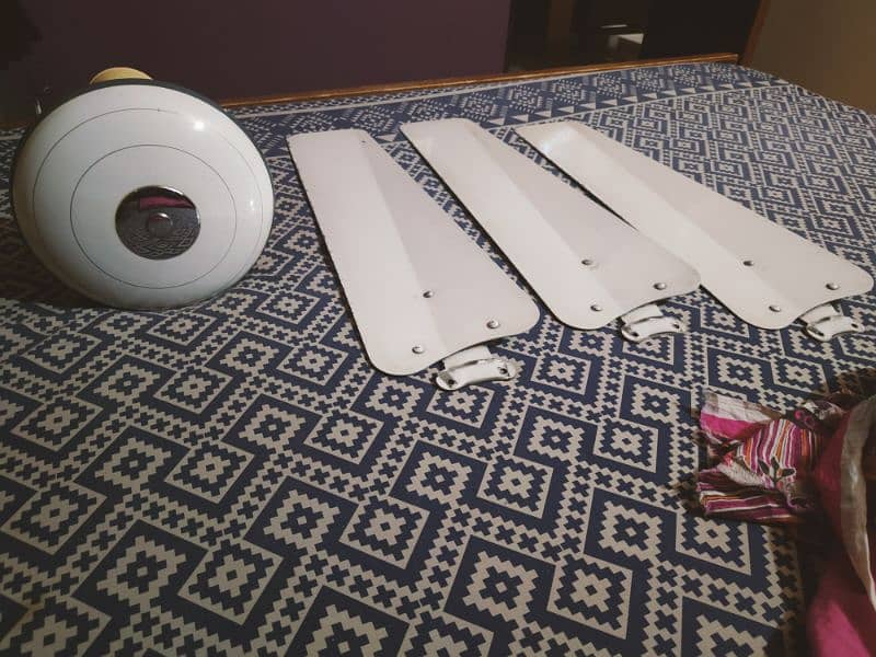 3 ceiling fan for sale  brand 2 pak fan 1 mumtaz price 3500 for each 0