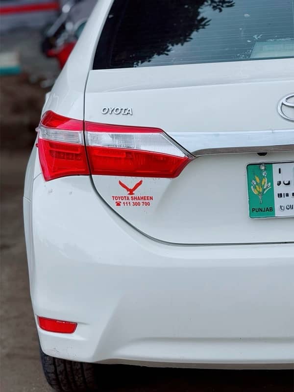 Toyota Corolla GLI 2015 white 4