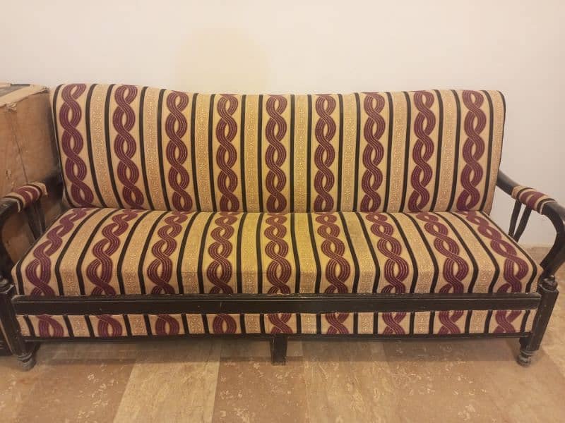 5 seater sofa set in good condition molty foam 1