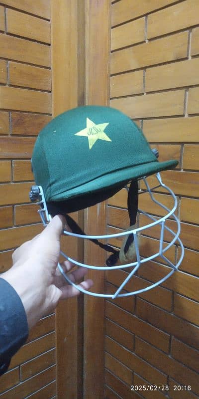 Cricket Helmet. Like new. 0