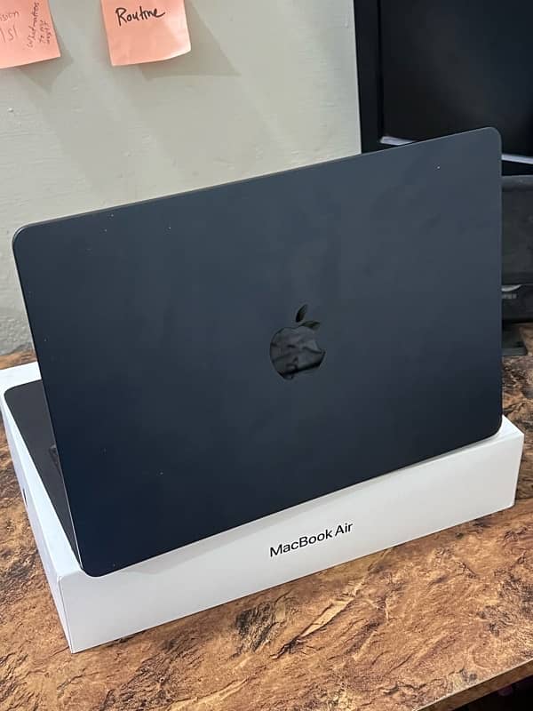 mac m3 13 inch 8gb | 256 GB 2