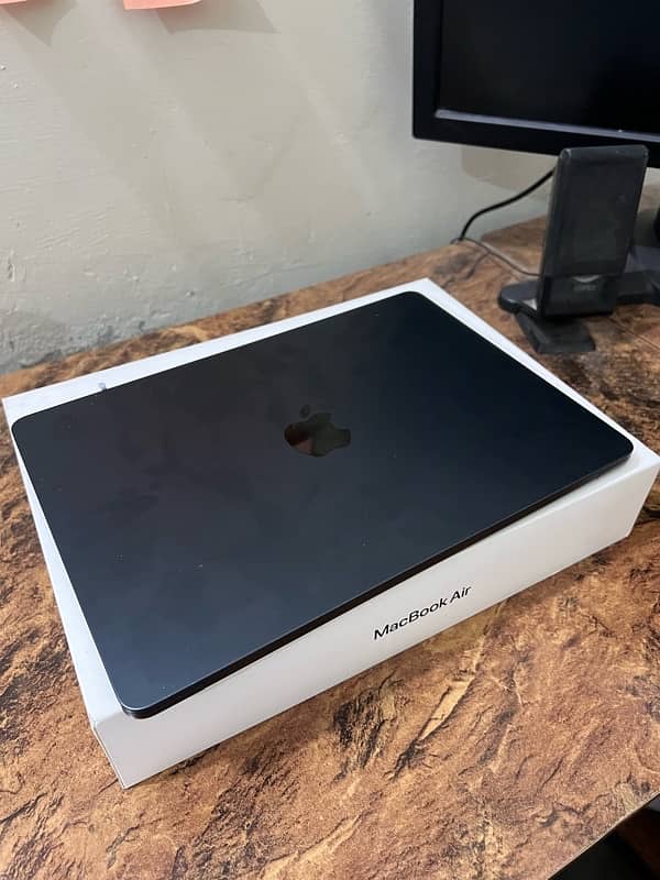 mac m3 13 inch 8gb | 256 GB 3