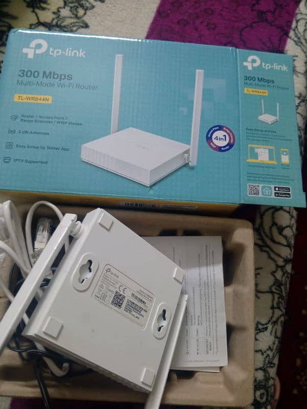 tp link  wireless router TL-WR844N 4 in 1 0