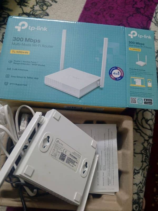 tp link  wireless router TL-WR844N 4 in 1 1