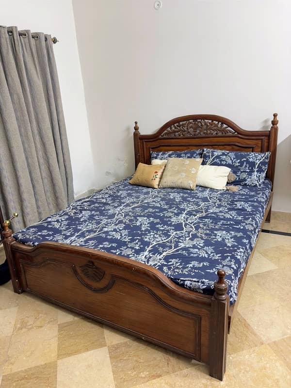 Queen Size Bed With Mattress 0