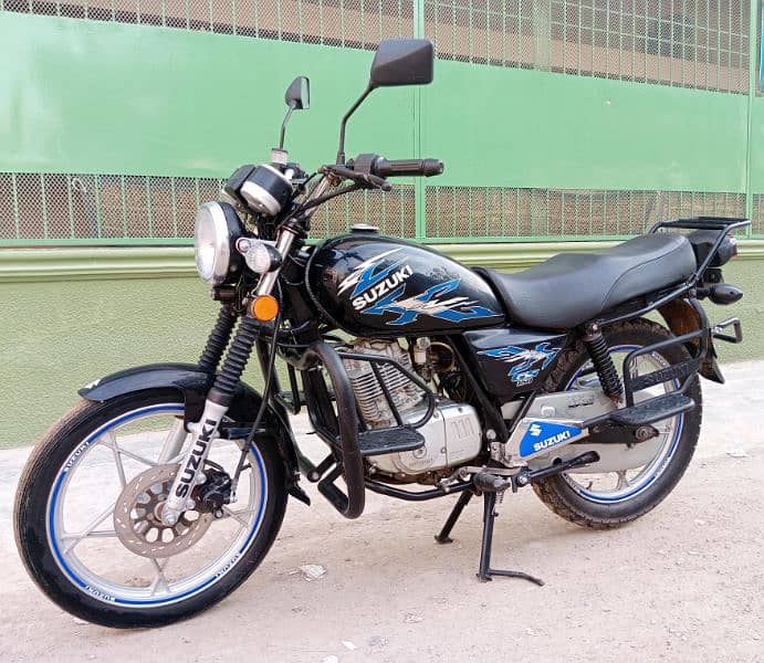 Suzuki gs 150 SE 3