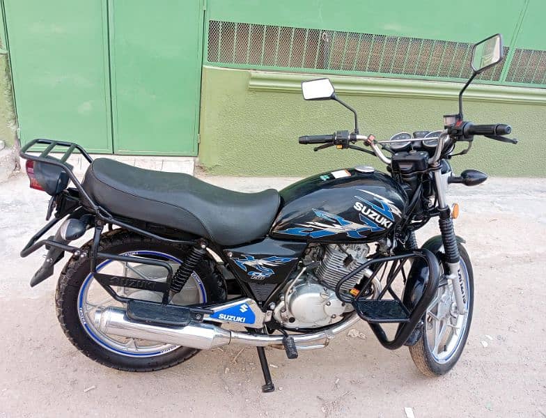 Suzuki gs 150 SE 4