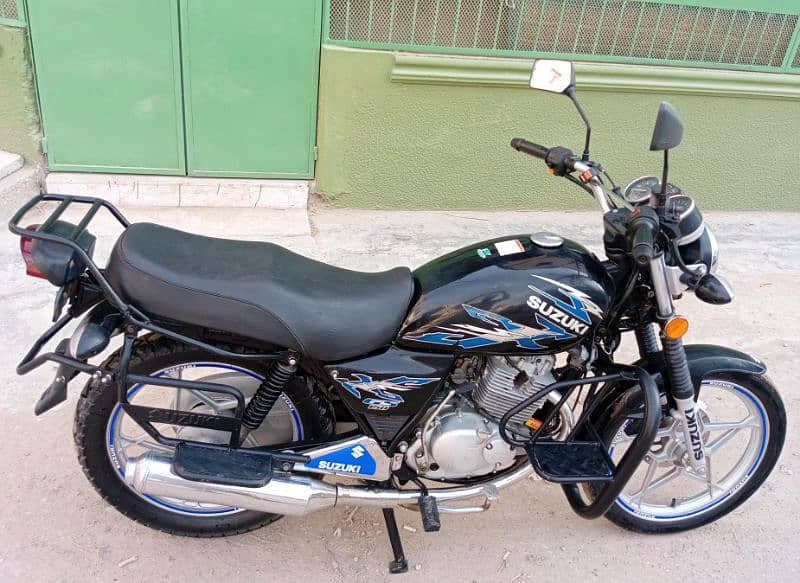 Suzuki gs 150 SE 6