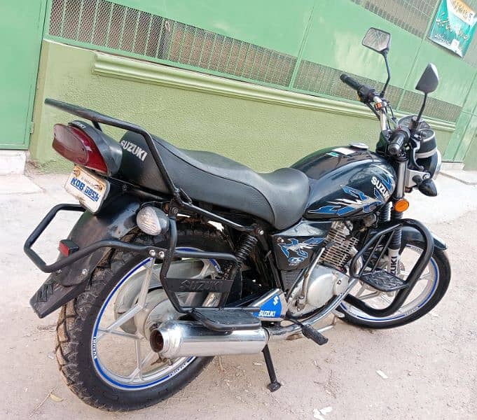 Suzuki gs 150 SE 11