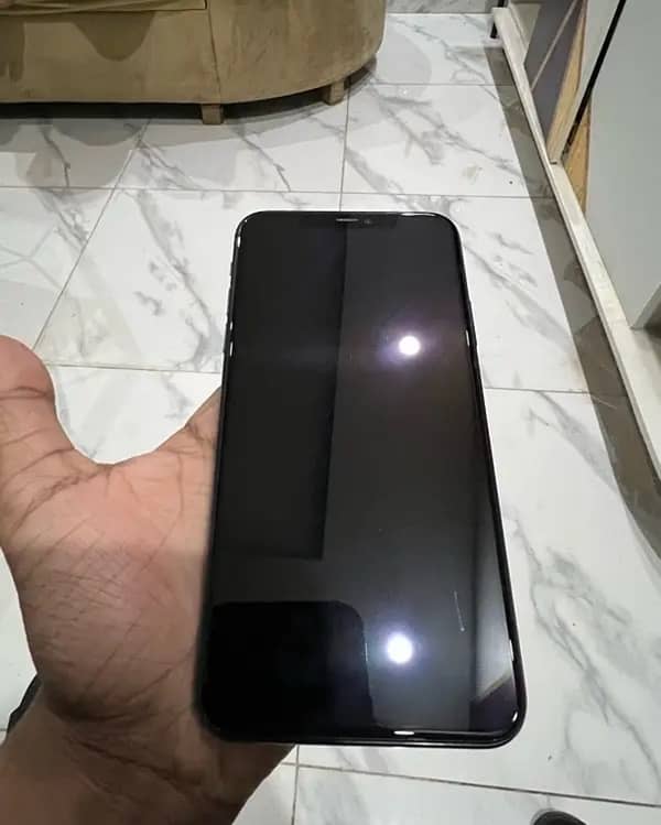 iPhone 11pro max non factory unlock 64gb no exchange need cash 1