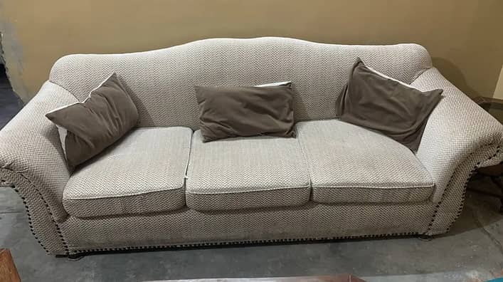 5 seater Sofa Set - Almost New (urgent sale) 0