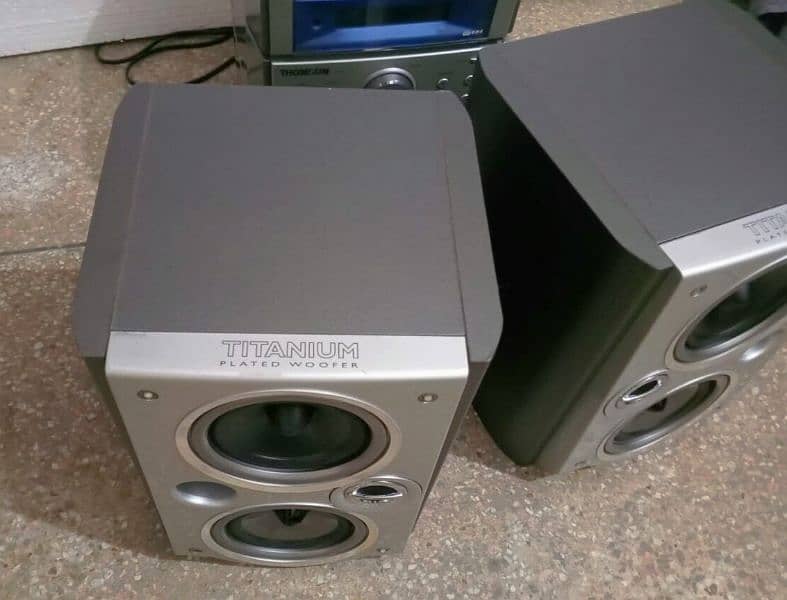 Thomson American Sound System, Titanium Speaker 1