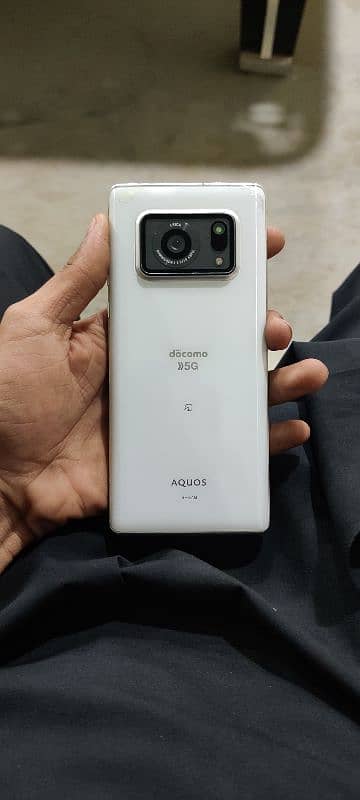 Aquos R6 9/10 condition 0