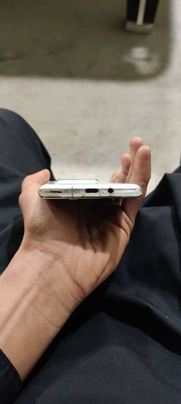 Aquos R6 9/10 condition 3