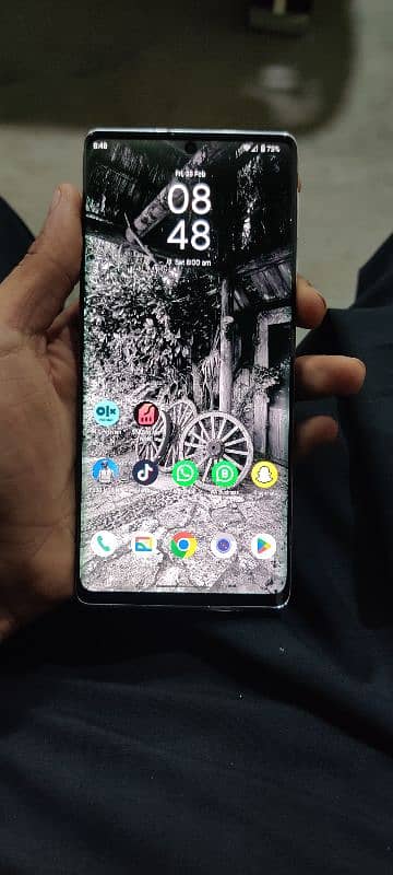 Aquos R6 9/10 condition 6