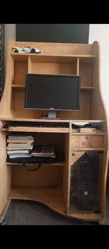 Computer Table/Trolley for sale in reasonable price(computer also) 0