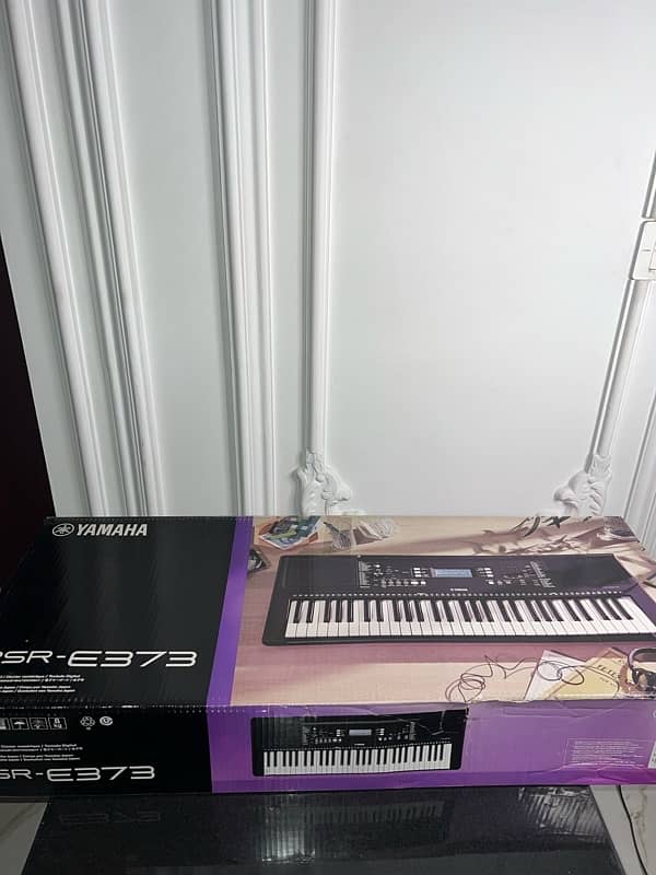 Yamaha PSR E373 Piano Keyboard 2