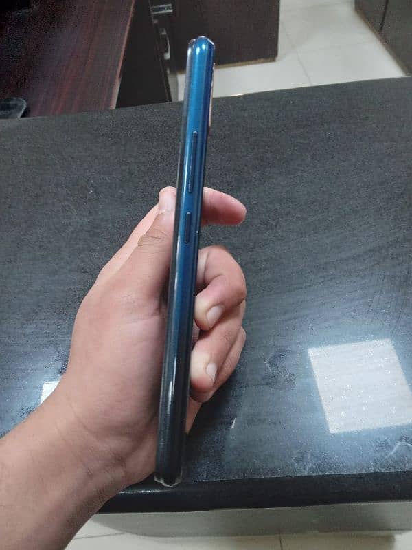 vivo y17 with box 3