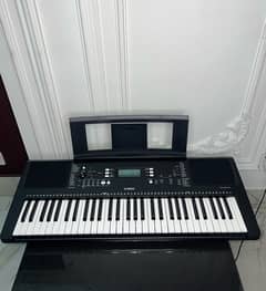 Yamaha PSR E373 Piano Keyboard