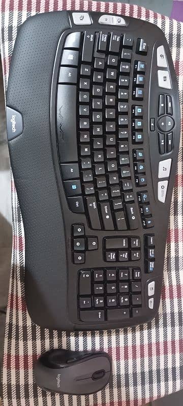 Logitech Multimedia Wireless keyboard and mouse pair 1