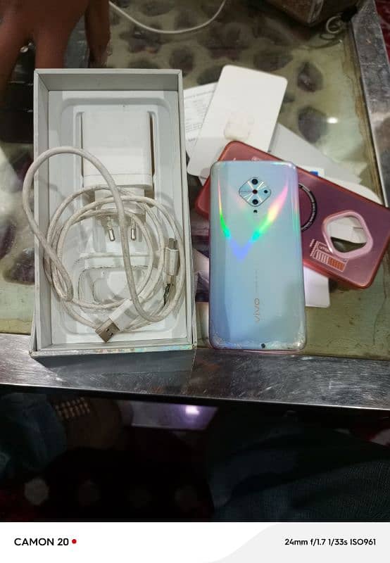 vivo s1 pro 8 128 with box and charger 0