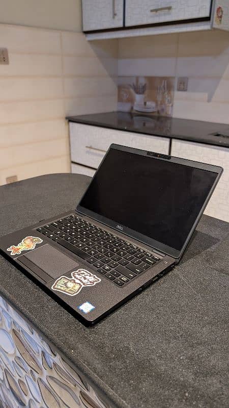 Dell Latitude 5300 - i5 8th Gen - 16 GB RAM DDR4 - 256GB 6