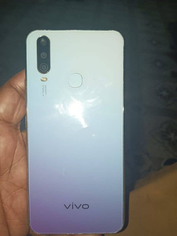 Vivo y17 8/256 gb all ok whattap and call 0/3/0/1/7/0/4/2/5/8/1 9