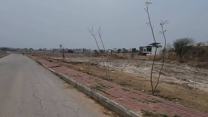 10 Marla Low-Cost Ready for Construction Plot J Block, Bahria Town Phase 8 3