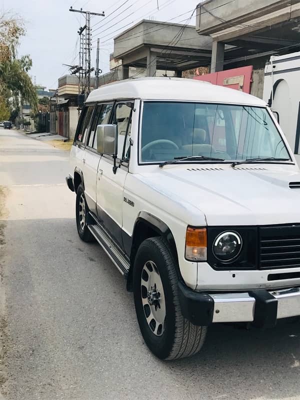 Mitsubishi Pajero 1988 2