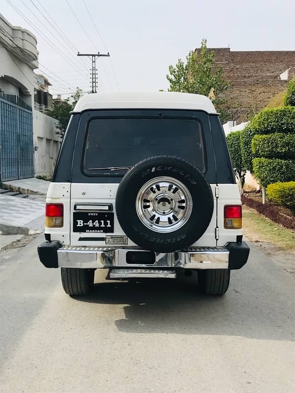 Mitsubishi Pajero 1988 12