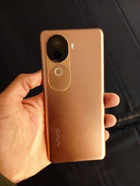 Vivo V40e 4