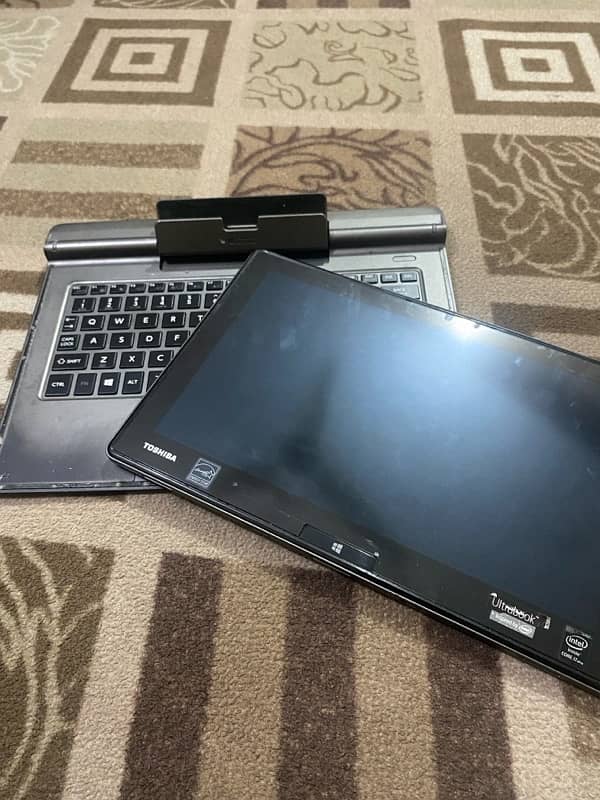 Toshiba Ultrabook Touch Laptop • Core i7 • 8gb ram 256gb ssd 2