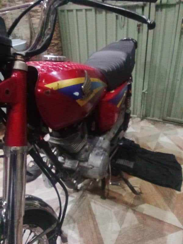 honda 125 2009 model lush condition engine was bht fit koi awaz nhi ha 9