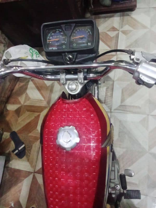 honda 125 2009 model lush condition engine was bht fit koi awaz nhi ha 11