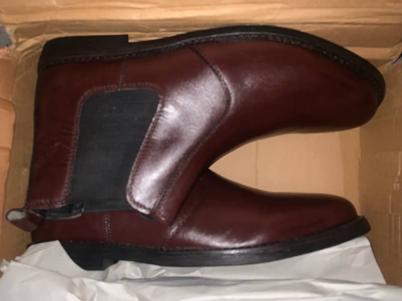 DEVOGUE chelsea shoes brand new 1