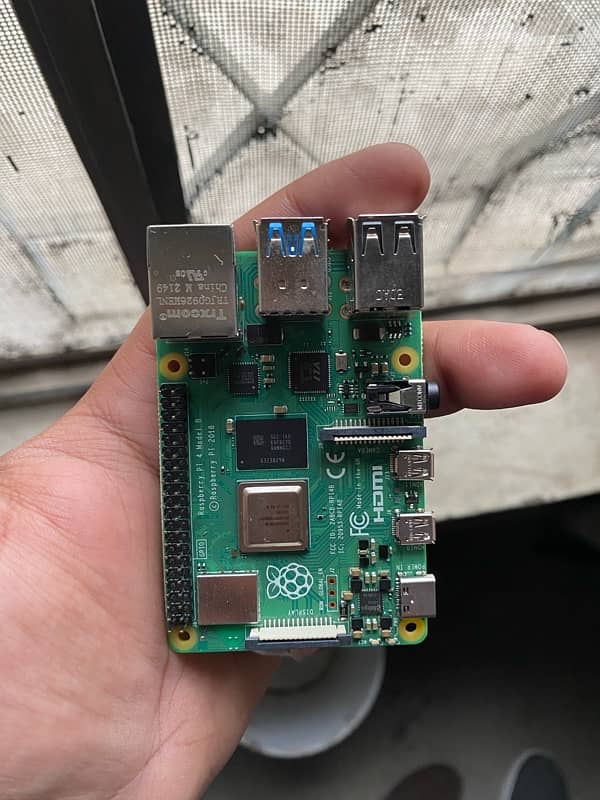 Raspberry Pi 4 (4GB) 1