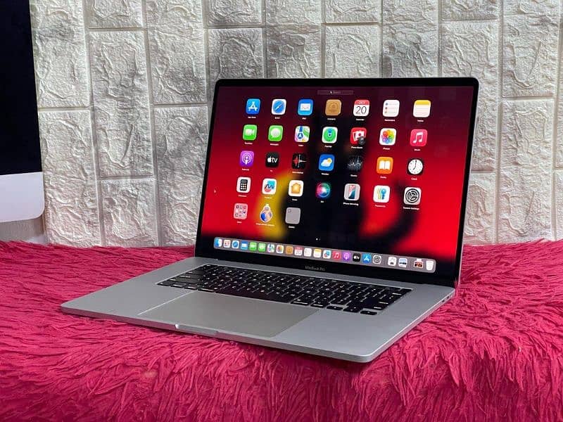 i9/32Gb/1Tb Macbook Pro 2018 15inch 1