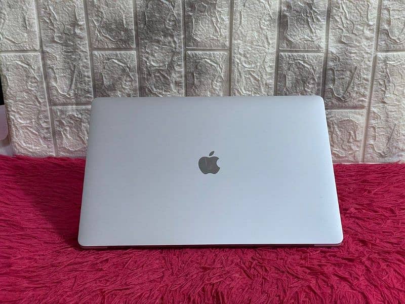 i9/32Gb/1Tb Macbook Pro 2018 15inch 4