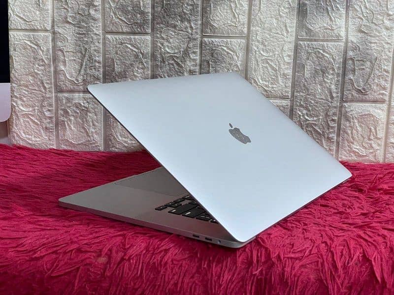 i9/32Gb/1Tb Macbook Pro 2018 15inch 5