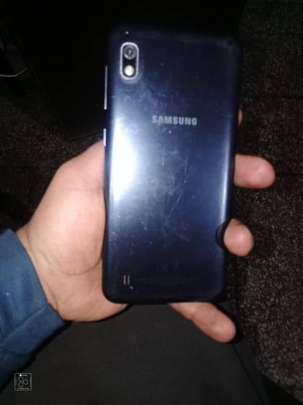 iam selling Samsung a10 4