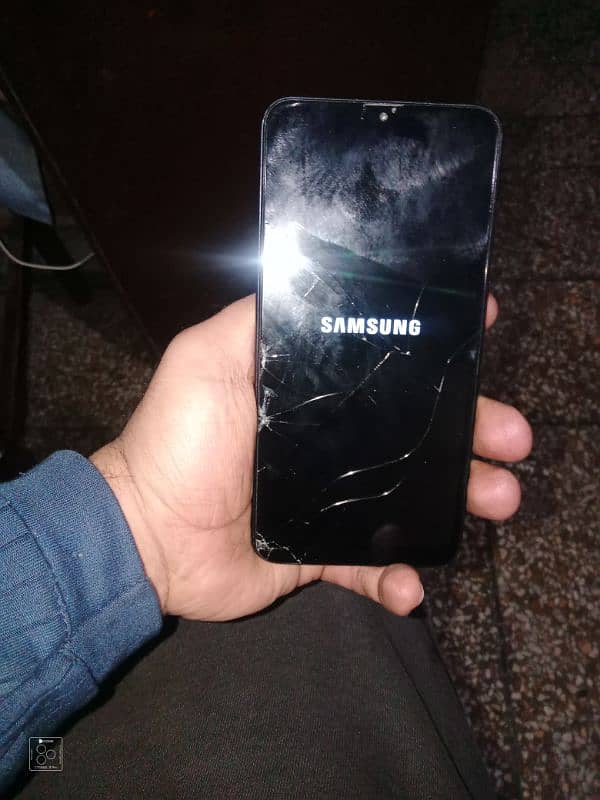 iam selling Samsung a10 5