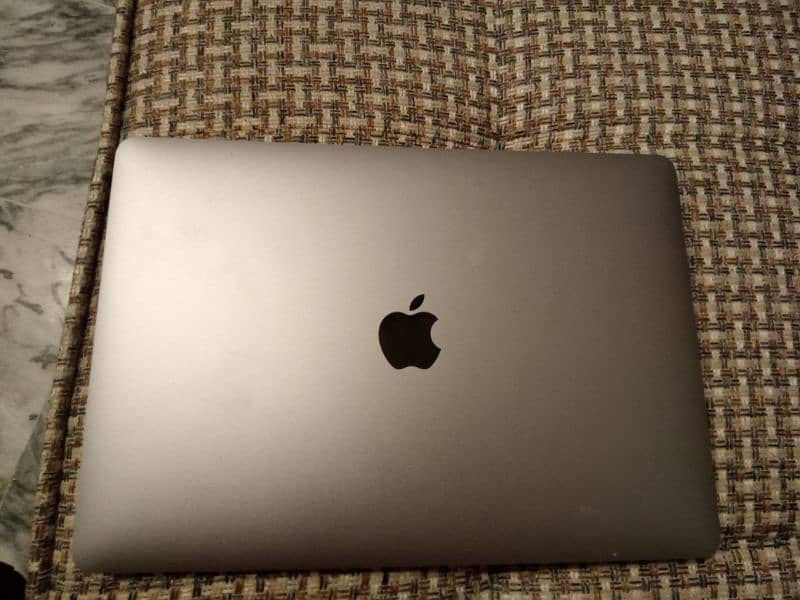 apple MacBook pro 2017 0