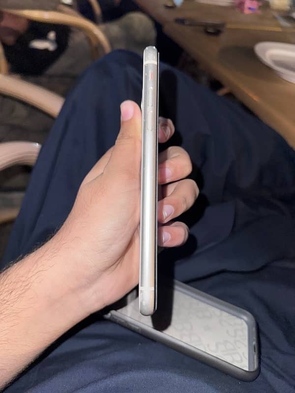 Iphone 11 white color JV 3