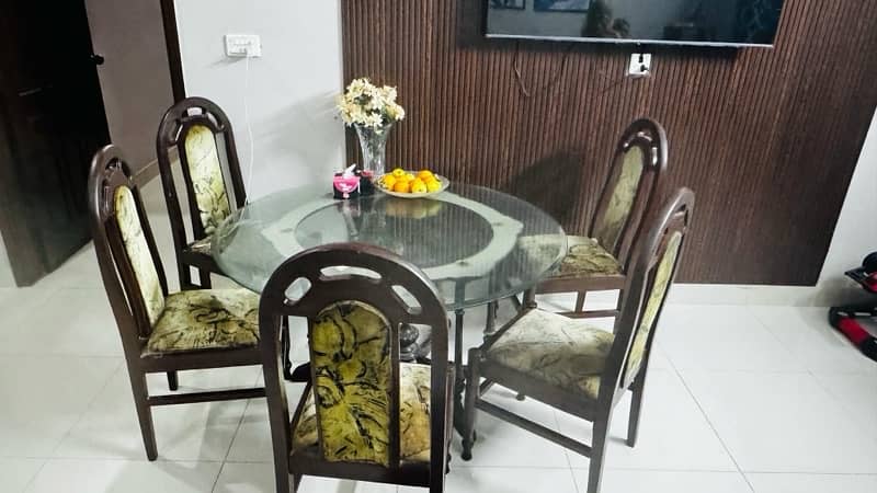 6 seater round Glass dining table with 6 chairs 1