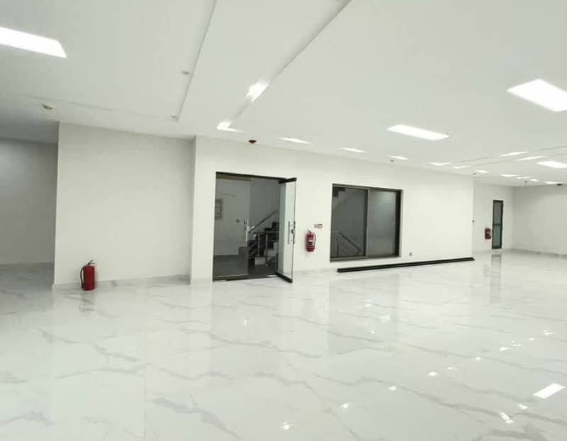 4 Marla Commercial Floor for Rent in DHA Phase 8 Broadway Ideal for IT & Multinational Offices 0