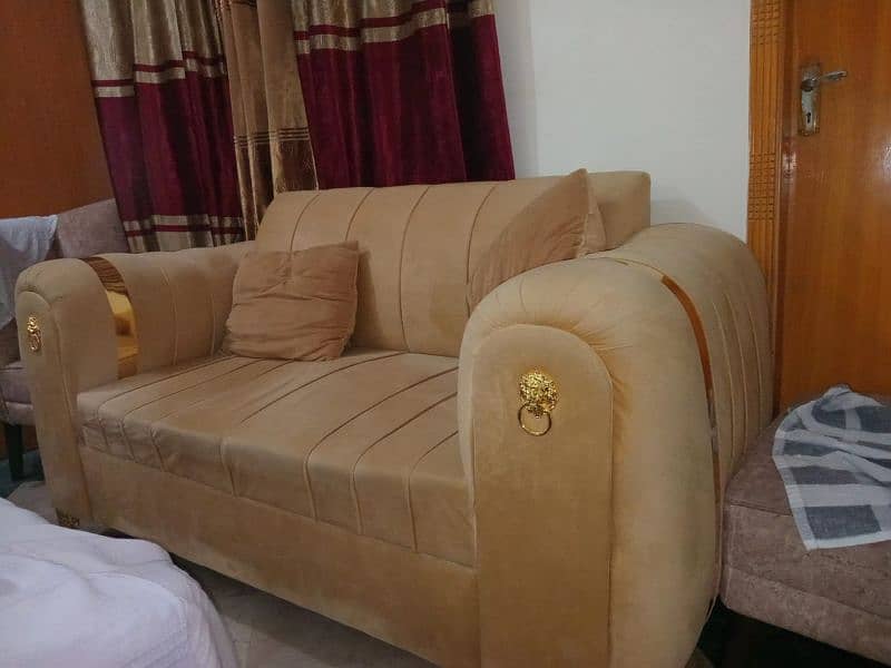 5 seater sofa very good quality good condition. . . 3