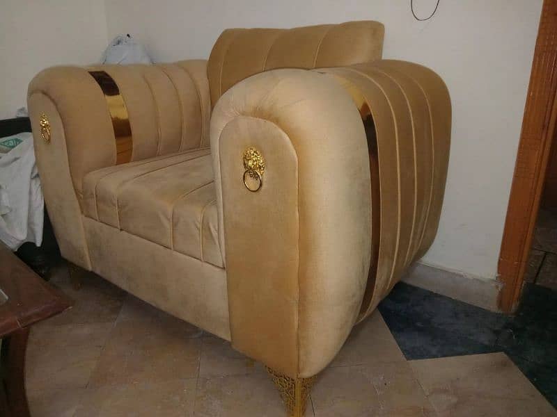 5 seater sofa very good quality good condition. . . 4