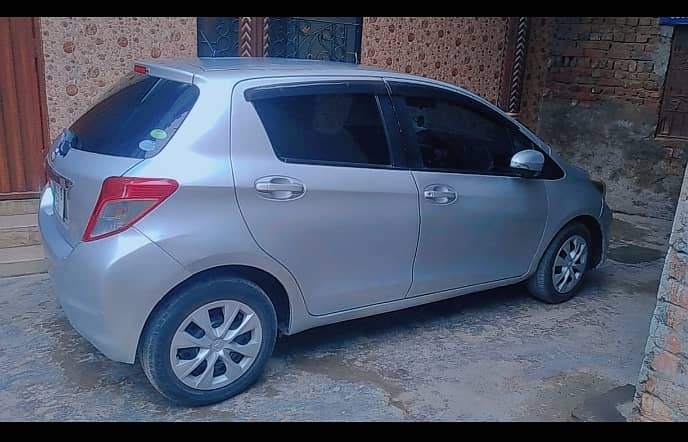 Toyota Vitz 2015 1