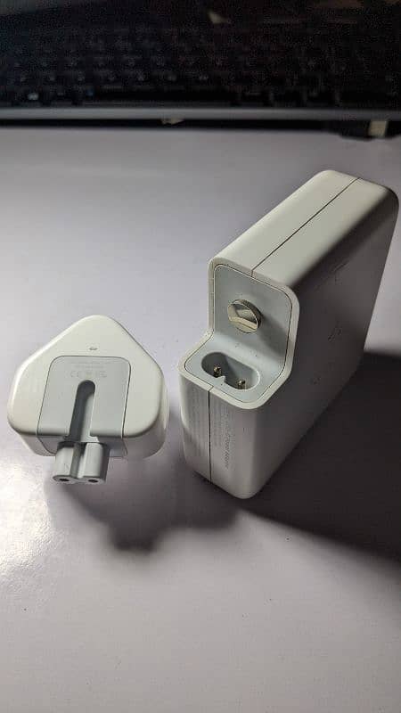 96 watt type c MacBook original charger 0