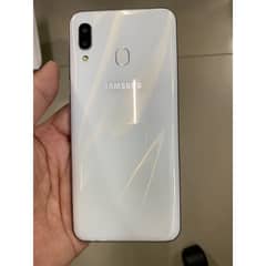 Samsung Galaxy A30